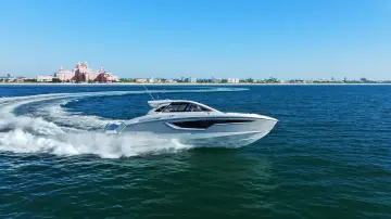 Thumbnail von Cruisers Yachts 42 GLS OB