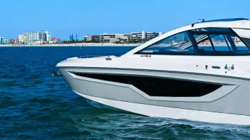 Thumbnail von Cruisers Yachts 42 GLS OB