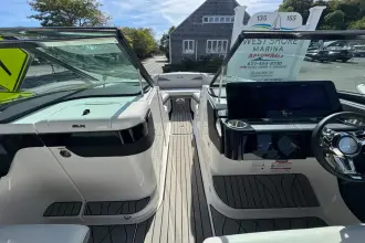 Thumbnail von Sea Ray SLX 280 z silnikiem zewnętrznym