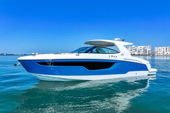 Cruisers Yachts 38 GLS OB