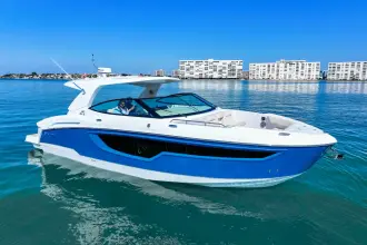 Thumbnail von Cruisers Yachts 38 GLS OB