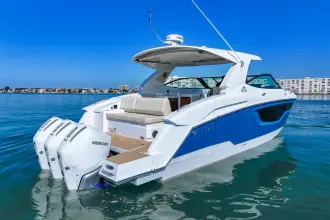 Thumbnail von Cruisers Yachts 38 GLS OB