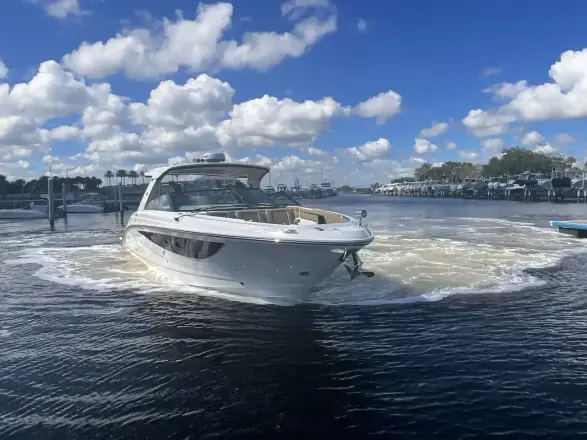 Sea Ray SLX 400 Außenborder