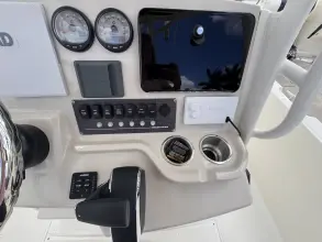 Thumbnail von Boston Whaler 220 Dauntless