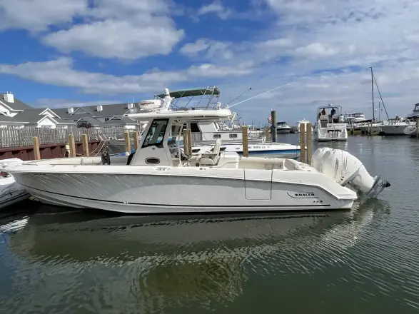 Boston Whaler Outrage 330