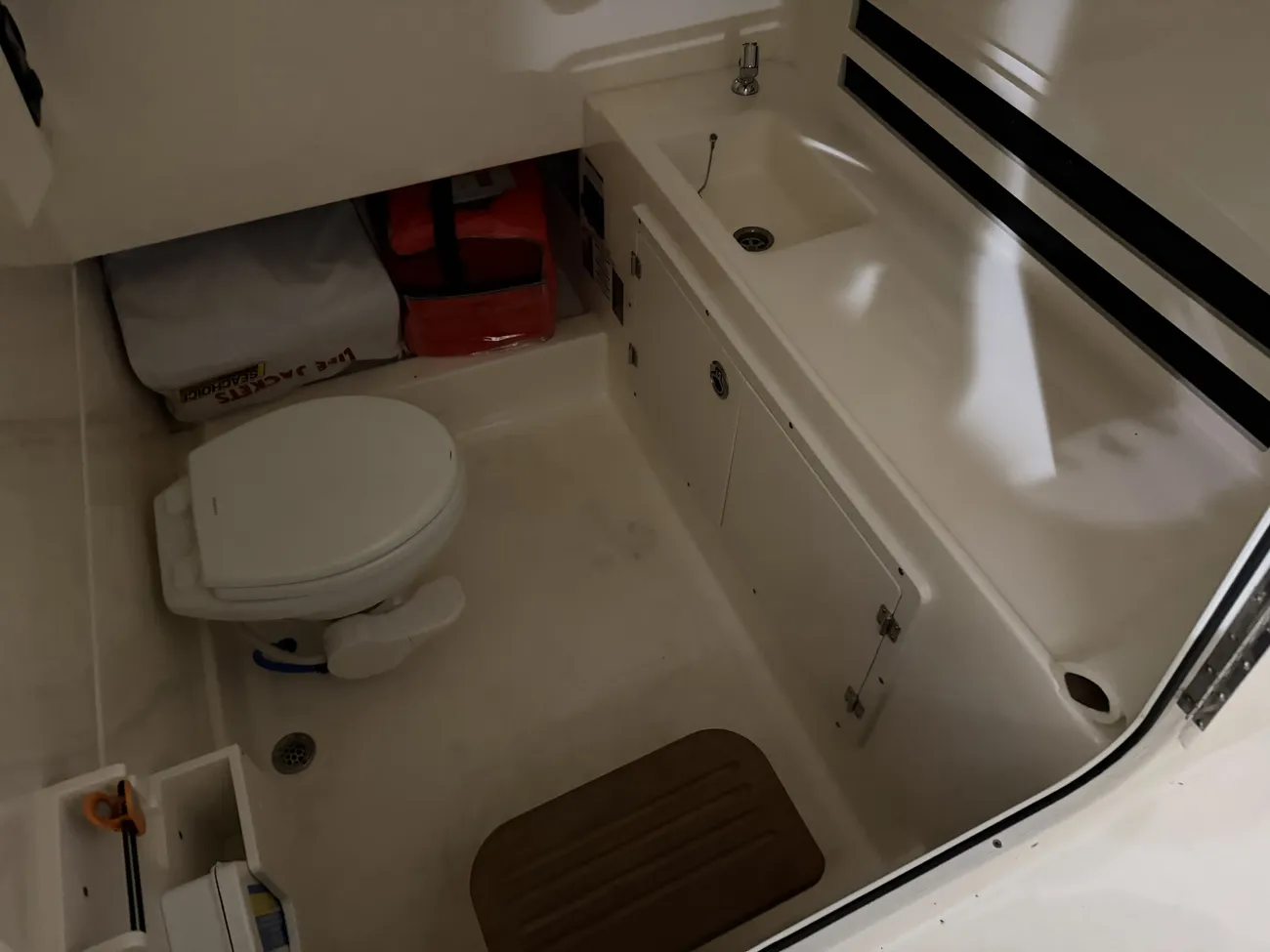 Thumbnail von Boston Whaler Outrage 330