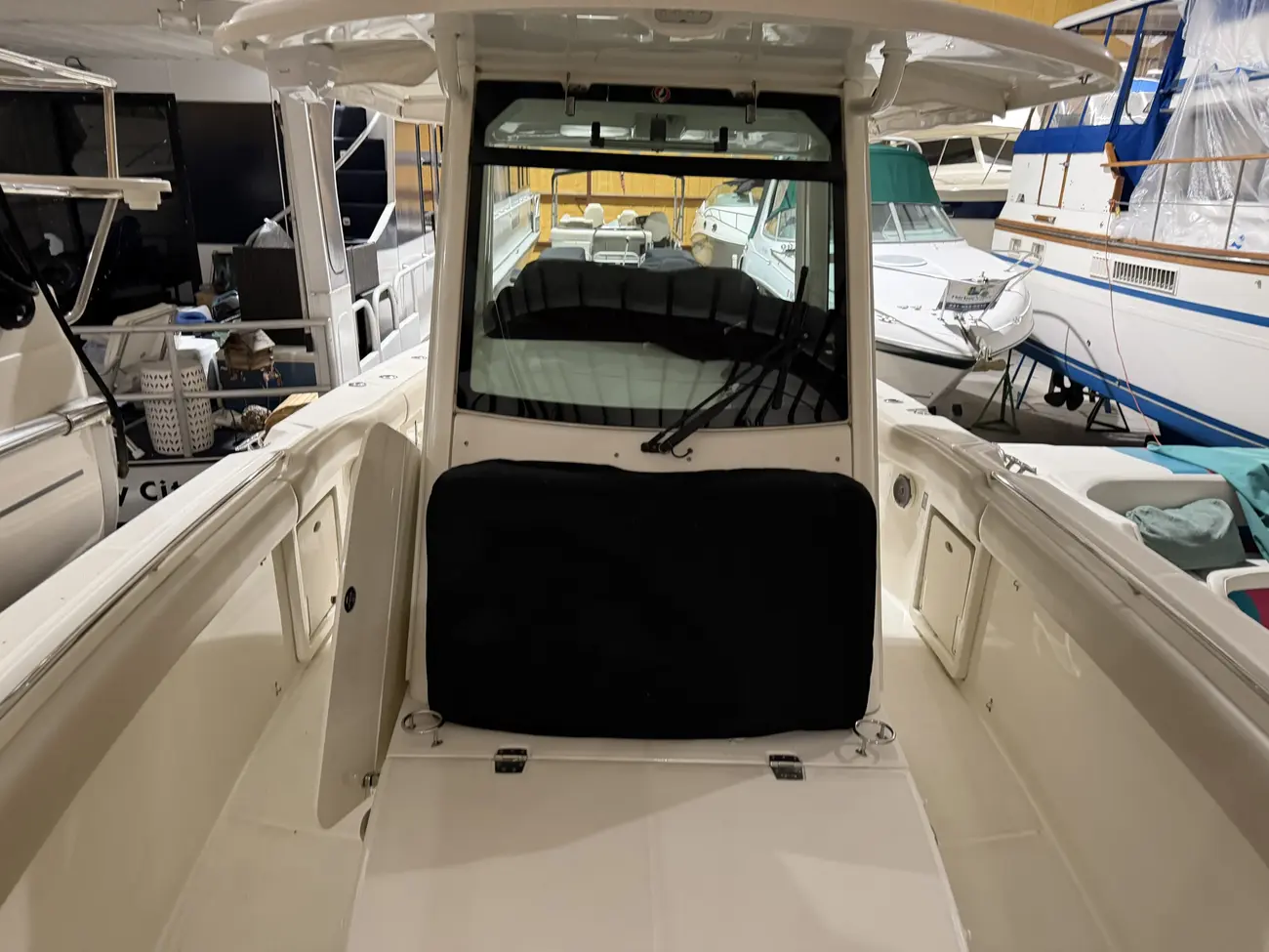 Thumbnail von Boston Whaler Outrage 330