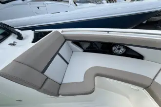 Thumbnail von Boston Whaler 330 Vantage