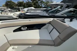 Thumbnail von Boston Whaler 330 Vantage