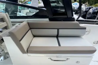 Thumbnail von Boston Whaler 330 Vantage