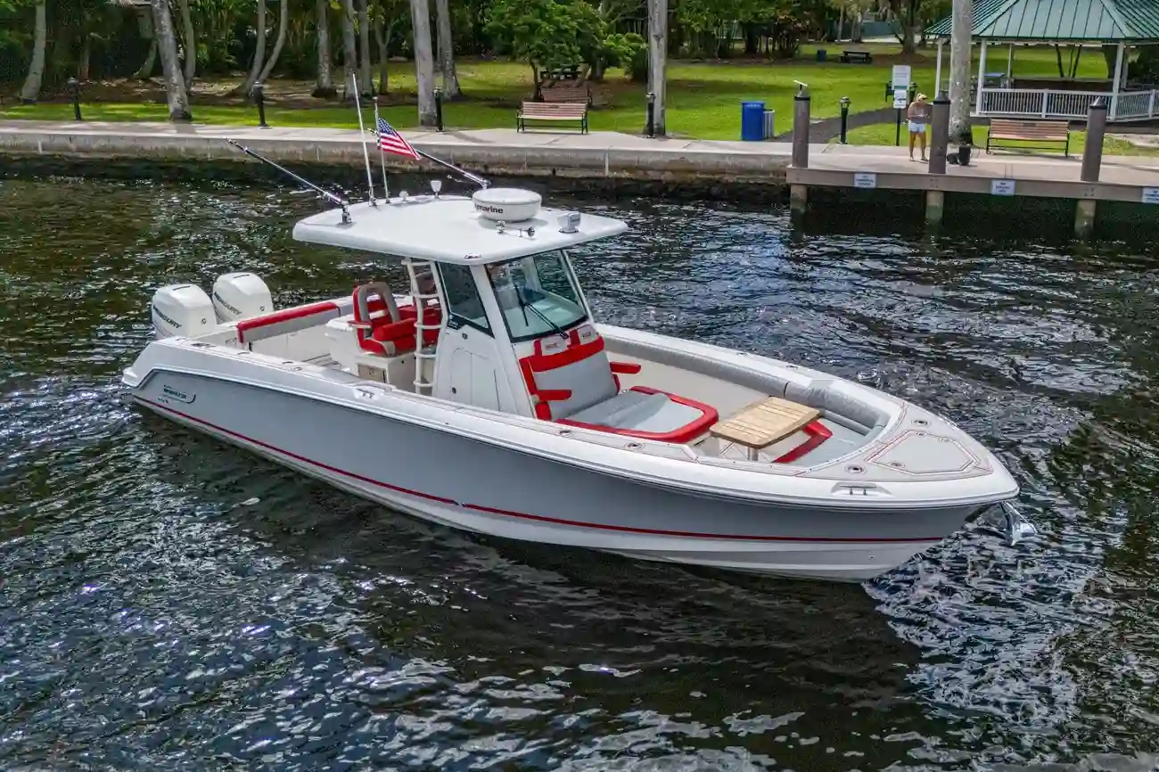 Boston Whaler Outrage 330