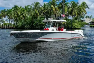 Thumbnail von Boston Whaler Outrage 330