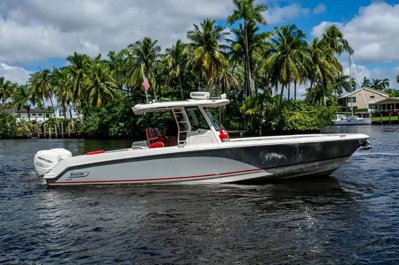 Thumbnail von Boston Whaler Outrage 330