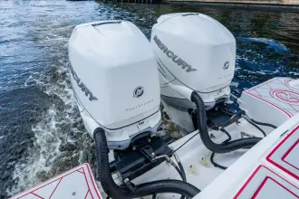 Thumbnail von Boston Whaler Outrage 330