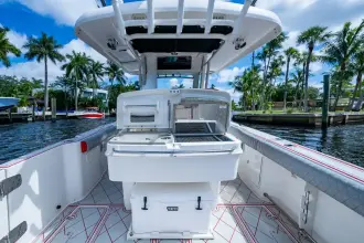 Thumbnail von Boston Whaler Outrage 330