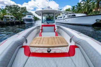 Thumbnail von Boston Whaler Outrage 330