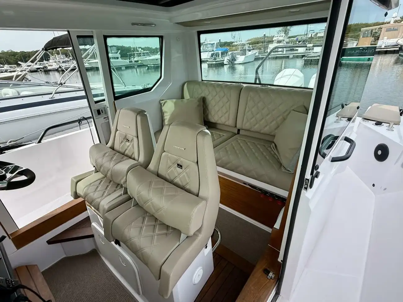 Thumbnail von Axopar 28 Cabin Macchina