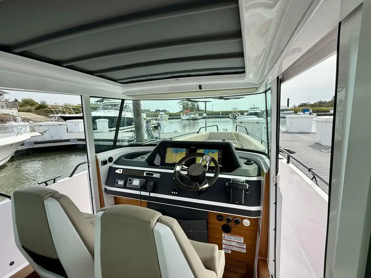 Thumbnail von Axopar 28 Cabin Macchina