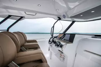 Thumbnail von Cruisers Yachts 38 VTR