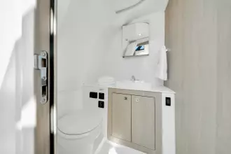 Thumbnail von Cruisers Yachts 38 VTR