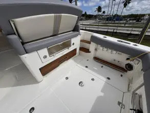 Thumbnail von Boston Whaler 380 Realm