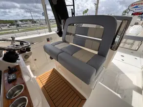 Thumbnail von Boston Whaler 380 Realm