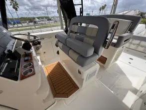 Thumbnail von Boston Whaler 380 Realm