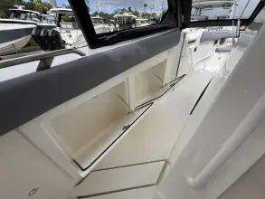 Thumbnail von Boston Whaler 380 Realm