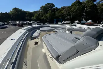 Thumbnail von Boston Whaler 380 Outrage