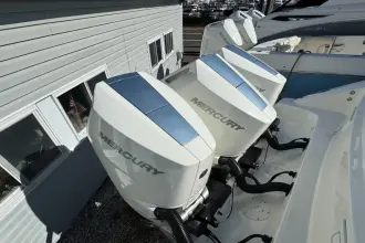 Thumbnail von Boston Whaler 380 Outrage
