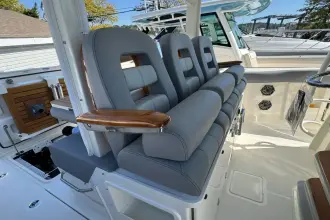 Thumbnail von Boston Whaler 380 Outrage