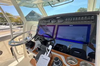Thumbnail von Boston Whaler 380 Outrage
