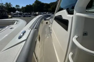 Thumbnail von Boston Whaler 380 Outrage