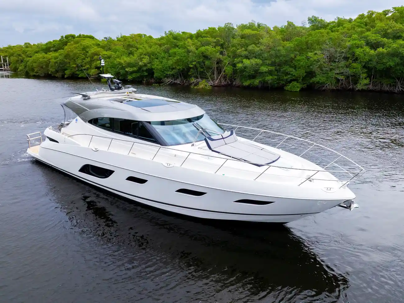 Thumbnail von Riviera 6000 Sport Yacht