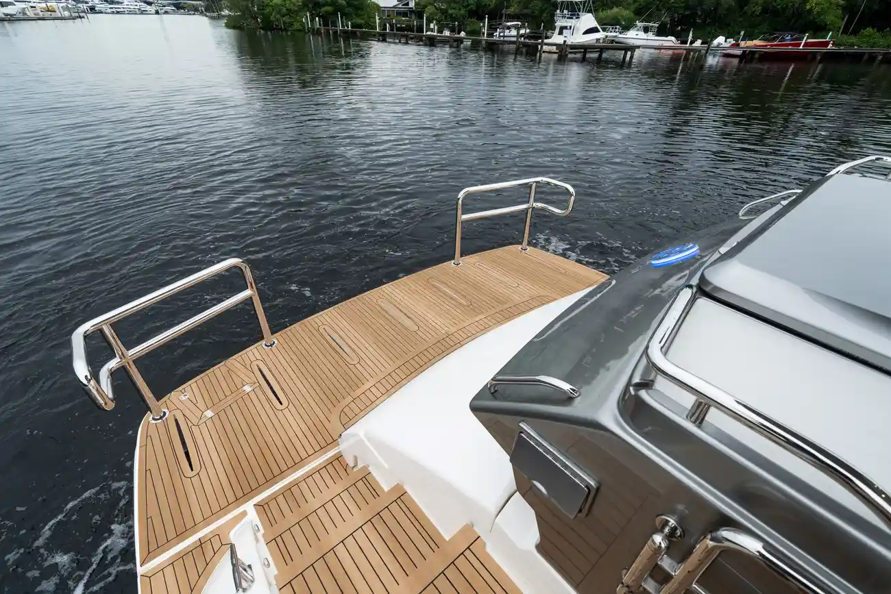 Thumbnail von Riviera 6000 Sport Yacht