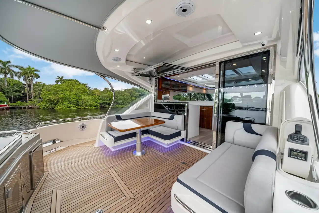 Thumbnail von Riviera 6000 Sport Yacht