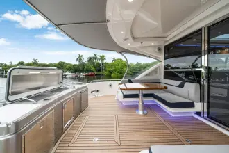 Thumbnail von Riviera 6000 Sport Yacht