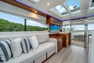 Thumbnail von Riviera 6000 Sport Yacht