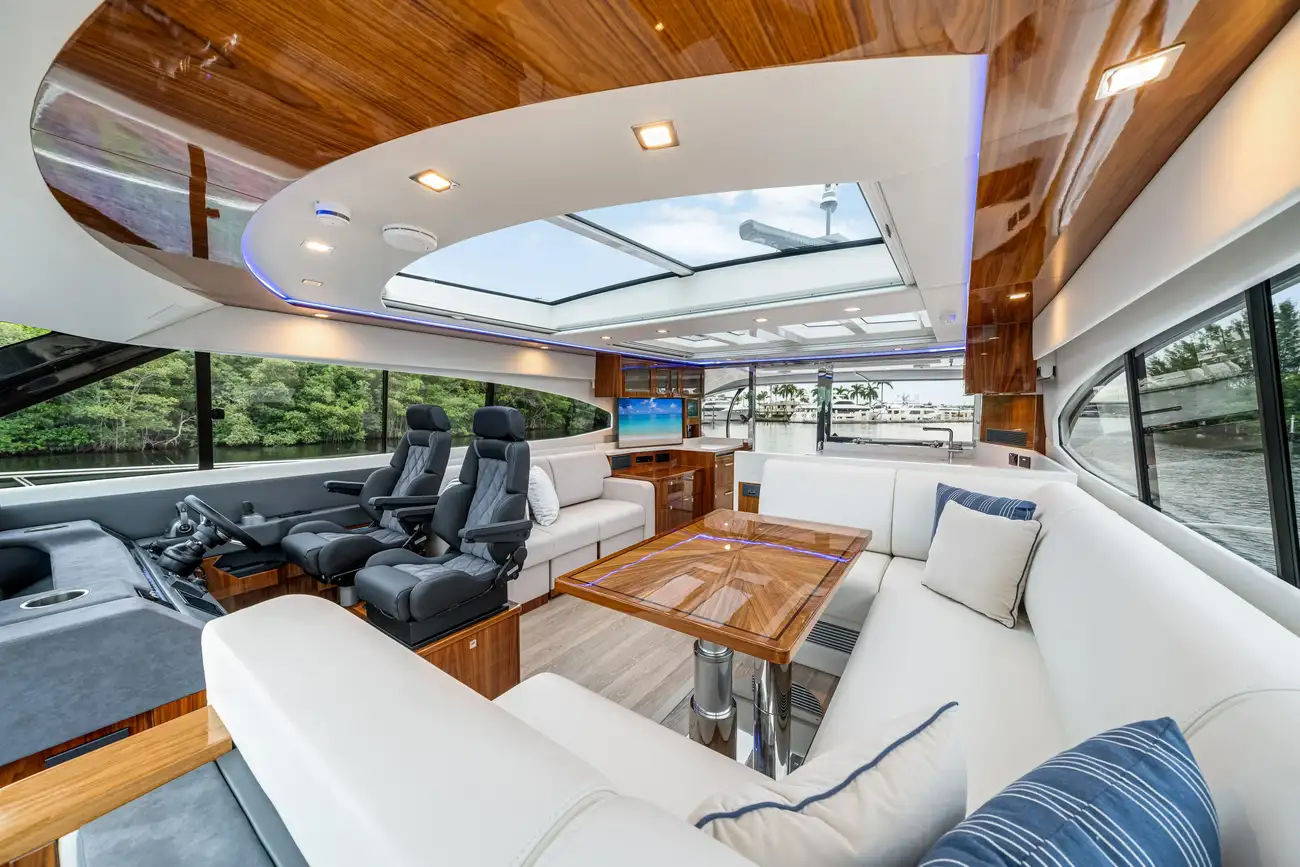 Thumbnail von Riviera 6000 Sport Yacht