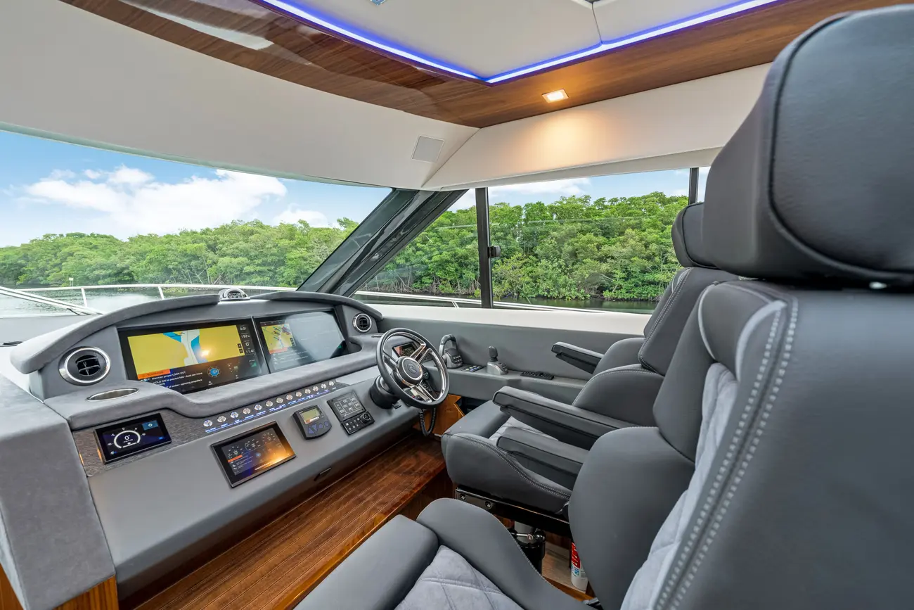 Thumbnail von Riviera 6000 Sport Yacht