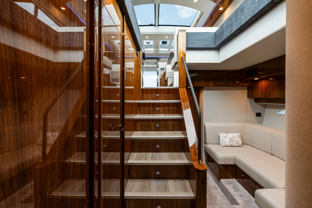 Thumbnail von Riviera 6000 Sport Yacht