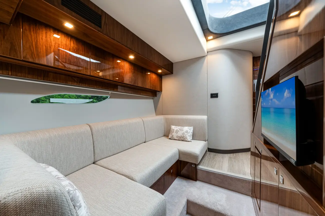 Thumbnail von Riviera 6000 Sport Yacht