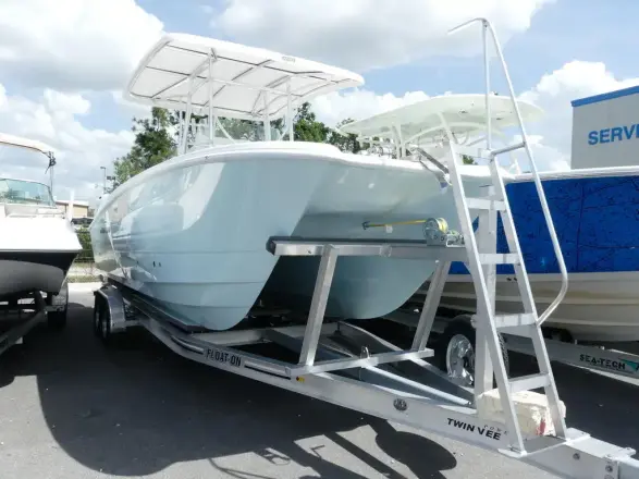 Twin Vee Powercats 260