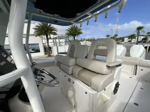 Thumbnail von Boston Whaler 330 Outrage