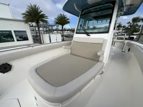 Thumbnail von Boston Whaler 330 Outrage