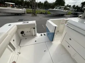 Thumbnail von Boston Whaler 330 Outrage