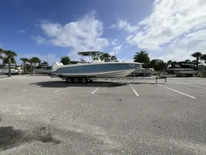 Thumbnail von Boston Whaler 330 Outrage