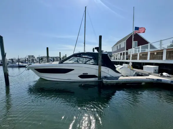 Sea Ray 370 Sundancer Outboard