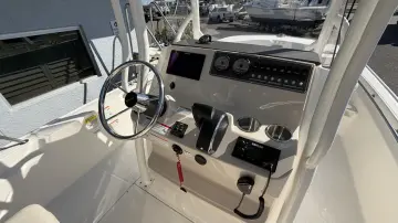 Thumbnail von Boston Whaler 210 Montauk