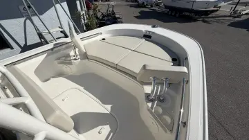Thumbnail von Boston Whaler 210 Montauk